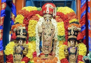  ஜெகந்நாத பெருமாள் கோவில் தேரோட்டத்தில் சக்கரம் சேதமடைந்ததால் பக்தர்கள் அதிர்ச்சி மின் கம்பியில் உரசி விபத்து