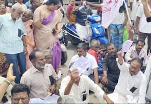  சாலை மறியலில் ஈடுபட்ட 51 மாற்றுத்திறனாளிகள் கைது