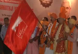 அமர்நாத் யாத்திரை துவங்கியது; கொடியசைத்து துவக்கி வைத்தார் துணைநிலை கவர்னர்