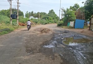  குடிநீர் வீணாகுது... சப்ளை தாமதமாகுது!