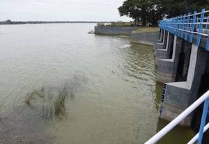  பெருமாள் ஏரி நீர் மட்டம் சரிவு விவசாயிகள் கவலை