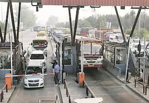 சுங்க சாவடிகளால் அதிகரிக்கும் வாகன நெரிசல்; ஏழு இடங்களில் மாற்றியமைக்க பரிந்துரை