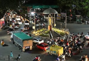  இந்திரா சிக்னலில் தினமும் சிக்கி திணறும் வாகனங்கள் ரவுண்டானா சுற்றளவு குறைப்பே போக்குவரத்து நெரிசலுக்கு நிரந்தர தீர்வு