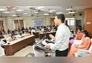  நாட்டின் முன்னேற்றத்துக்கு அரசியல் சிந்தனை அவசியம்! 'யங் இந்தியன்ஸ்' நிகழ்ச்சியில், மாணவர்களுக்கு கலெக்டர் 'அட்வைஸ்'
