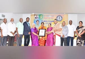  திருவாசகம் கூட்டுப் பாராயணம்; உலக சாதனையாளருக்கு பாராட்டு