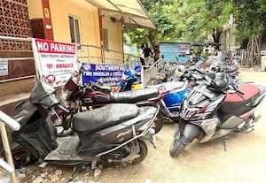 விதிமீறி நிறுத்தப்படும் டூ - வீலர்கள்: திருநின்றவூர் ரயில் நிலையத்தில் அவதி 