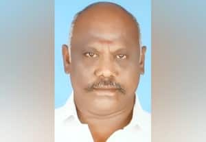 பஸ் ஸ்டாண்டுக்குள் நடைபாதை ஆக்கிரமிப்புகளை ﻿ அகற்றலாமே: நடந்து செல்ல சிரமப்படும் பொது மக்கள்