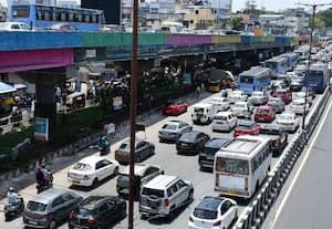  41 மின்சார ரயில்களின் சேவை ரத்தால் பேருந்துகளில் முண்டியடித்த பயணியர் தாம்பரத்தில் 3 மணி நேரம் போக்குவரத்து நெரிசல்
