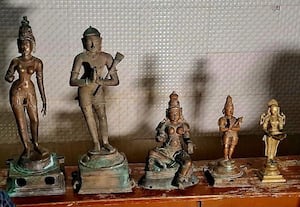  இலங்கைக்கு ஐம்பொன் சிலைகள் கடத்த முயன்ற இருவர் கைது