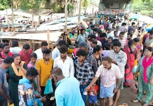  கடலுார் முதுநகர் மார்க்கெட்டில் மீன் வாங்க குவிந்த மக்கள் 