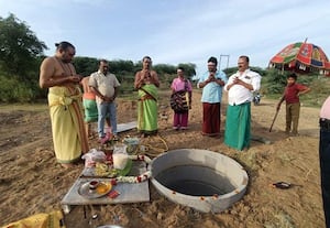 சுவாமி அபிஷேகத்துக்கு தீர்த்தம்: மணிமுக்தாற்றில் உறைகிணறு