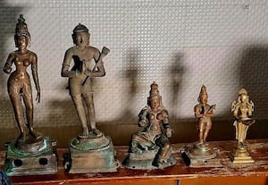  இலங்கைக்கு சுவாமி சிலைகளை கடத்த முயன்ற இருவர் கைது