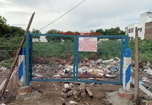  நீதிமன்றம் உத்தரவிட்டும் சிவகாசியில் 3 ஆண்டாக துார்வாரப்படாத ஊருணி