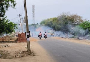  குப்பைக்கு தீ: புகையால் அவதி