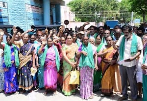  குடகனாற்றில் ரசாயனக்கழிவுகள் கொட்டியவர்கள் மீது நடவடிக்கை குறைதீர் கூட்டத்தில் கலெக்டரிடம் புகார்
