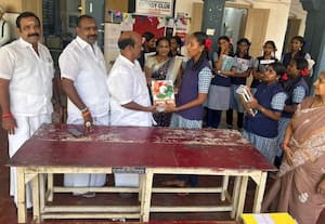  மாணவிகளுக்கு விலையில்லா பாட புத்தகம் வழங்கல்