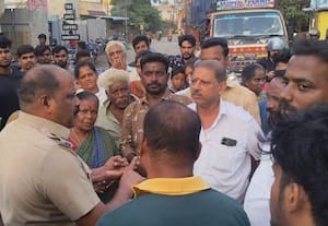  சோழவரம் - ஒரக்காடு சாலை மோசம்; கண்டித்து மக்கள் மறியல் போராட்டம்