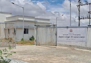  கோழி இன நோய் ஆராய்ச்சி மையத்தில் பெயர்ப்பலகை