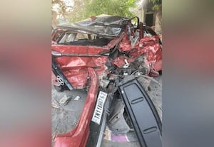  இரு கார்கள் மோதிய விபத்தில் திண்டிவனம் அருகே 2 பேர் பலி
