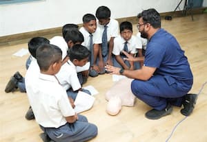  மாணவர்களுக்கு உயிர் காக்கும் பயிற்சி