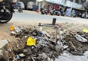  சாக்கடை கால்வாயில் குடிநீர் குழாய் : நோய் பரவும் அபாயம்