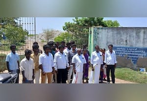 பரமக்குடியில் புகையும் குப்பைக்கிடங்கு ராம்நகர் மக்கள் முற்றுகை போராட்டம்