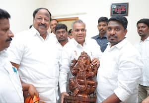  அமைச்சருக்கு வரவேற்பு
