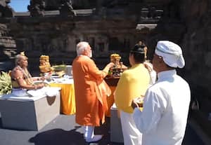 இந்தோனேசியாவில் பிராம்பனன் கோவிலில் பிரதமர் மோடி வழிபாடு