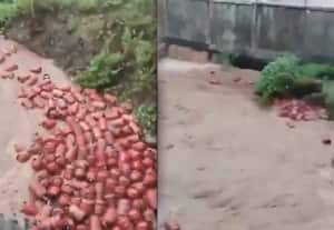 மஹாராஷ்டிராவில் புரட்டியெடுக்கும் கனமழை; நீரில் அடித்துச் செல்லப்பட்ட 3000 சிலிண்டர்கள்