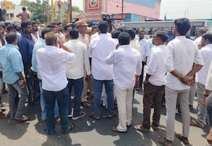 அ.தி.மு.க., செயல்வீரர்கள் கூட்டம் :எதிர் கோஷ்டி திரண்டதால் பரபரப்பு