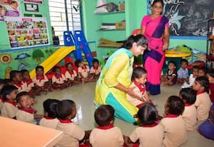 அரசு அங்கன்வாடி மையத்தில் மகனை சேர்த்த பெண் கலெக்டர்