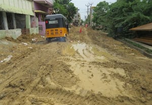 பாதாள சாக்கடை பணி சகதியான சாலையால் அவதி