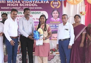  முதல் மதிப்பெண் மாணவிக்கு பாராட்டு