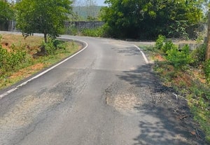  புதிய தார் சாலை மீண்டும் சேதம்: வாகன ஓட்டிகள் அதிருப்தி