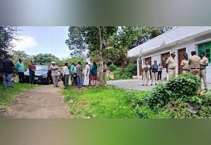  போலீஸ் பாதுகாப்புடன் மதுக்கடை திறப்பு குன்னுார் மக்கள் அதிருப்தி