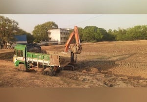  கோவில் குளம் துார் வாரும் பணி துவக்கம்
