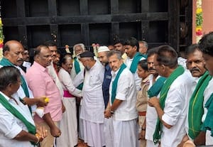  பெரியாறு அணை பகுதியில் மழை வேண்டி தேக்கடியில் விவசாயிகள் வழிபாடு