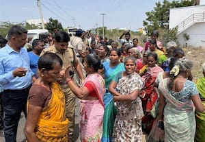  டாஸ்மாக் கடையை அகற்றக்கோரி 4 கிராம மக்கள் போராட்டம்