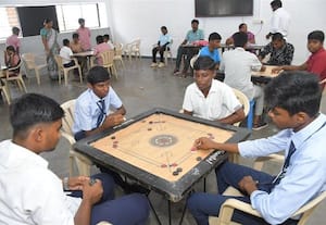  குறுவட்ட கேரம், கபடி போட்டிகளில் ஆர்வமுடன் பங்கேற்ற மாணவர்கள்