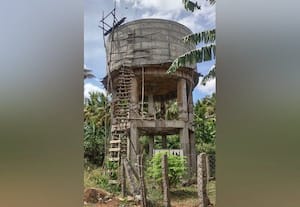  மேல்நிலை தொட்டி பயன்பாட்டிற்கு வராமலே பழுதான அவலம் சுருளிபட்டி ஊராட்சியில் 'கிறுகிறுக்க' வைக்கும் பிரச்னைகள் தாராளம்