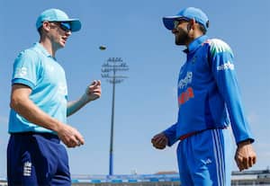 இங்கிலாந்துக்கு எதிரான முதல் ஒரு நாள் போட்டி: இந்தியா பவுலிங்