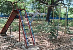  பூங்காவில் திரியும் பாம்புகள் வீடுகளுக்குள் புகுவதால் அச்சம் போடி நகராட்சி 8வது வார்டு சுப்புராஜ் நகர் குடியிருப்போர் குமுறல்