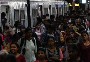  கடற்கரை ரயில் நிலையத்தில் சிக்னல் பழுது; சேவை பாதிப்பால் 2 மணி நேரம் பயணியர் அவதி