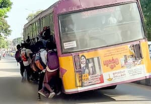 பஸ் படிக்கட்டுகளில் தொங்கியபடிபயணம்: மாணவர் உயிருக்கு ஆபத்து