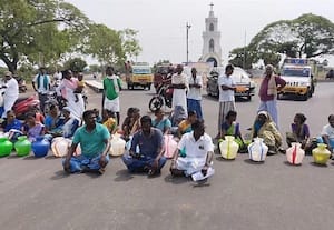  குடிநீர் தட்டுப்பாட்டை கண்டித்து மறியல்