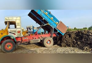  சுருங்கி வரும் செல்லுார் கண்மாயில் சாக்கடை மண் கொட்டப்படும் அவலம்: துார்வாரி சுவர் எழுப்ப எதிர்பார்ப்பு
