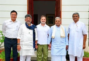  கர்நாடக அமைச்சரவை விரிவாக்கம் தள்ளி போகிறது: இளைஞர்களுக்கு வாய்ப்பு கொடுக்க ராகுல் அழுத்தம் 