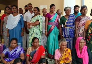  கொழுக்கட்டைபட்டியில் பள்ளியை இடிக்க எதிர்ப்பு சிவகங்கை ஒன்றிய அலுவலகம் முற்றுகை