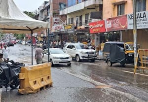  தேர்தலுக்காக போலீசார் அமைத்த தற்காலிக நிழற்குடை; தேர்தல் முடிந்தும் அகற்றாததால் சிரமம்