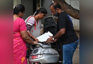  கோவை வடக்கு தாசில்தார் அலுவலகத்தில் ரூ.7 .5 லட்சம் லஞ்சத்தொகை பரிமாற்றம்  லஞ்ச ஒழிப்புத்துறை சோதனையில் அம்பலம்